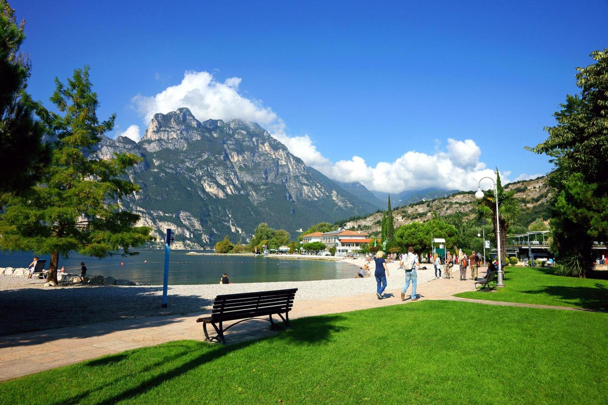 Paulie Apartment - Happy Rentals Riva del Garda Exterior foto